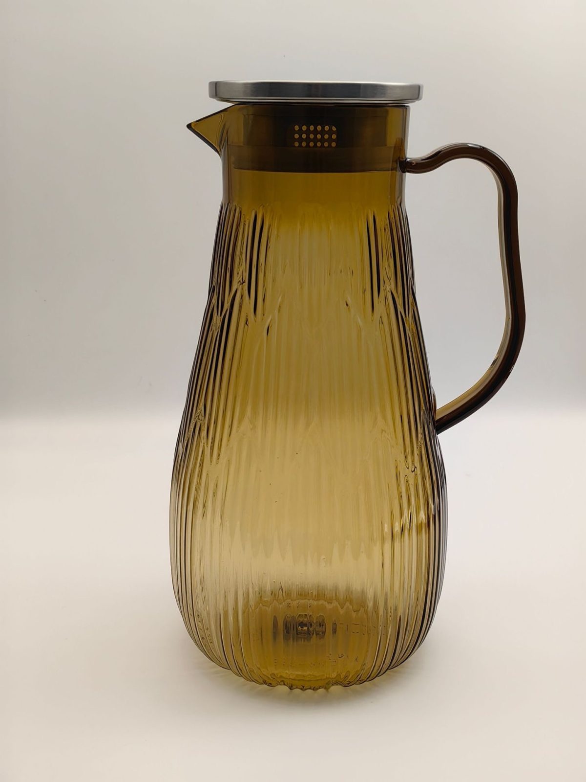 detail model9193 heat resistant acrylic pc carafe 2l clear iced tea jug glass pitcher with lid and handle serving scene 6 detail model9193 heat resistant acrylic pc carafe 2l clear iced tea jug glass pitcher with lid and handle serving scene 6