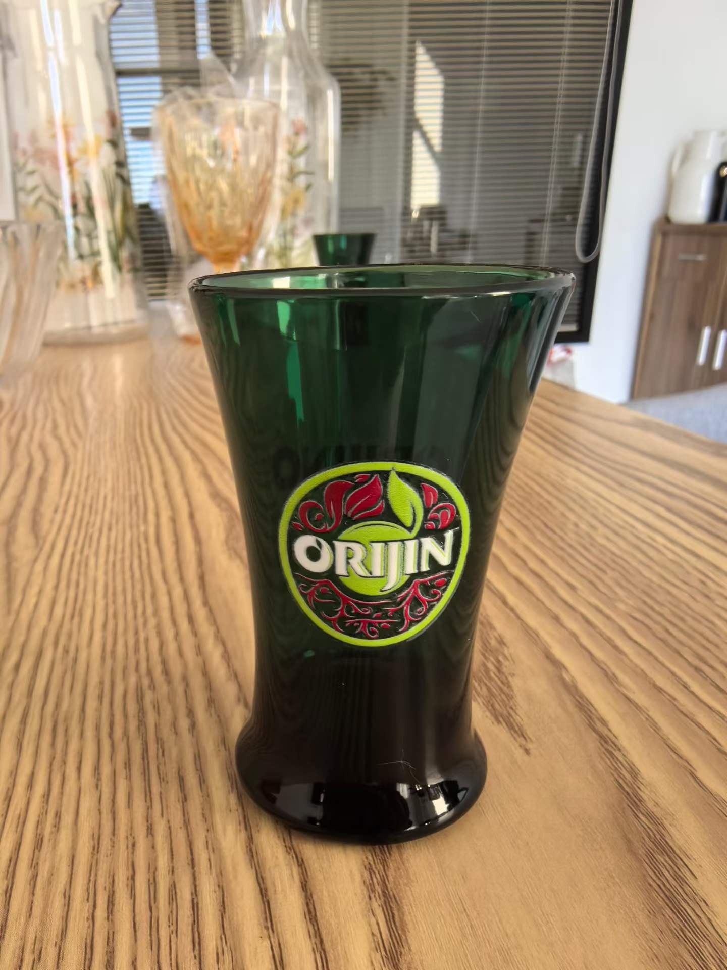 detail custom logo green acrylic shot glass promotional cup for restaurant 2