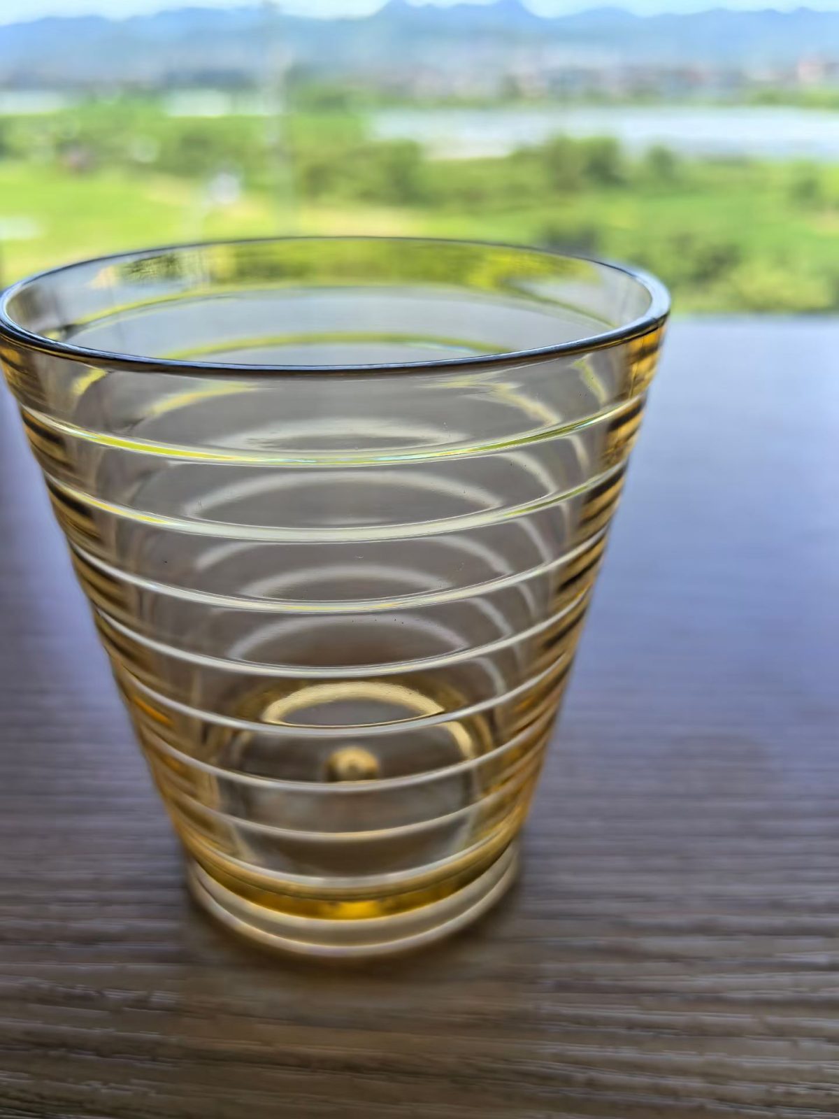 detail spiral striped amber pc tumbler product photo