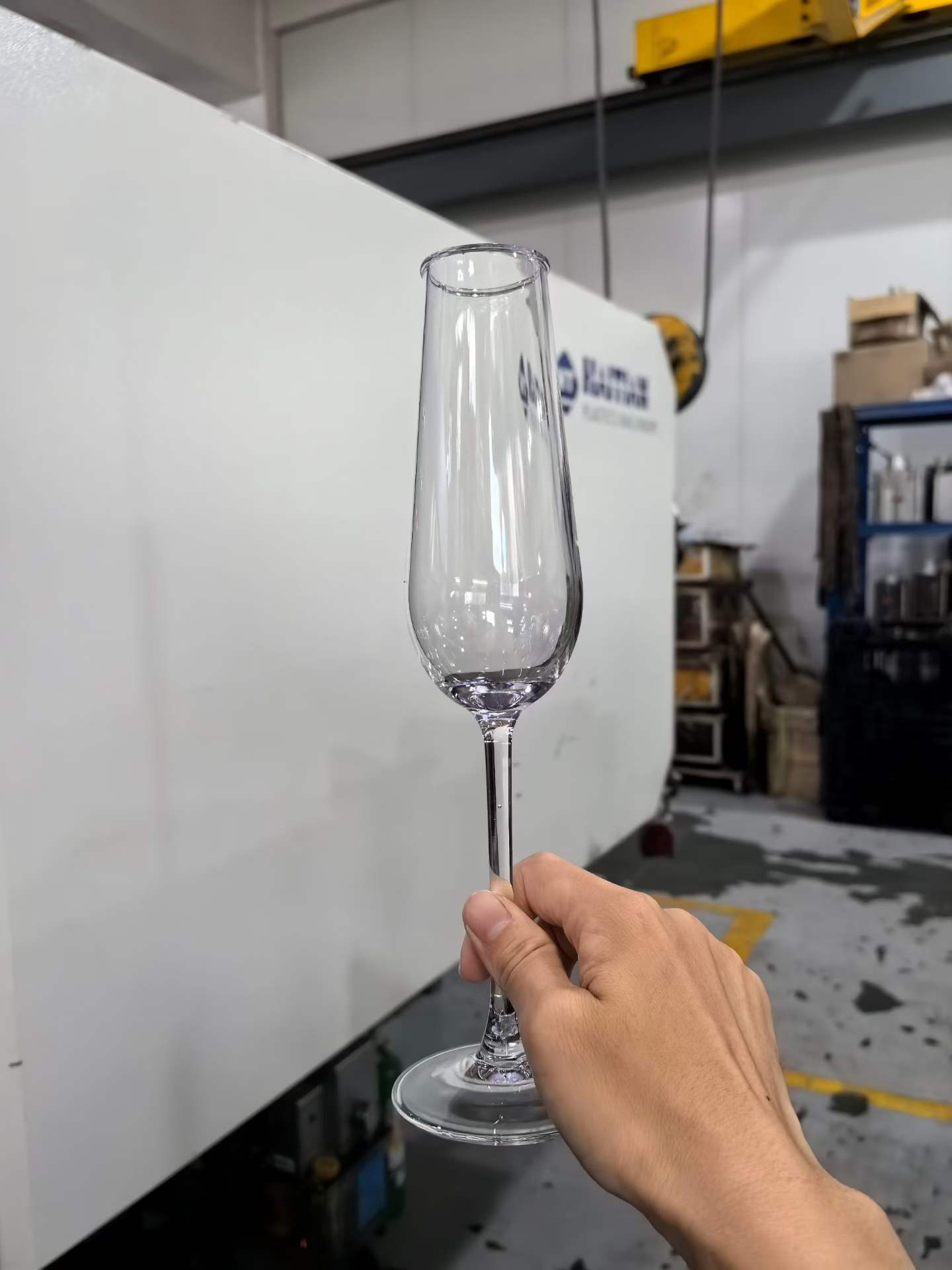 detailClearPCSparklingWineGlassWorkshopPhoto2 detailClearPCSparklingWineGlassWorkshopPhoto2