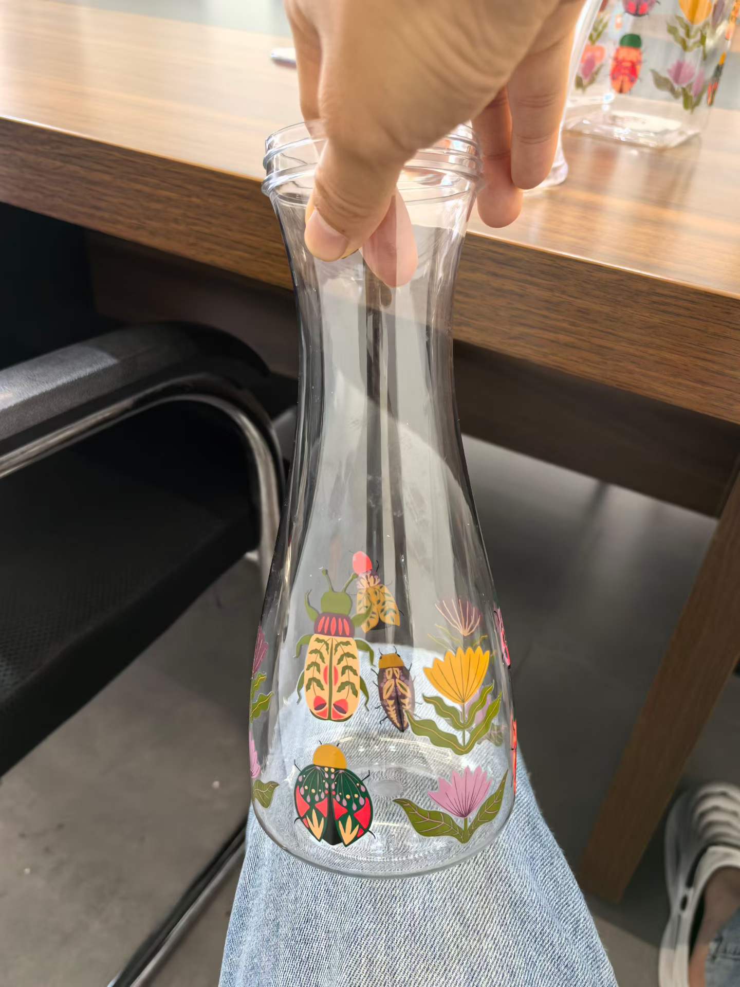 detail‑beetle‑floral‑print‑plastic‑water‑pitcher‑4 detail‑beetle‑floral‑print‑plastic‑water‑pitcher‑4