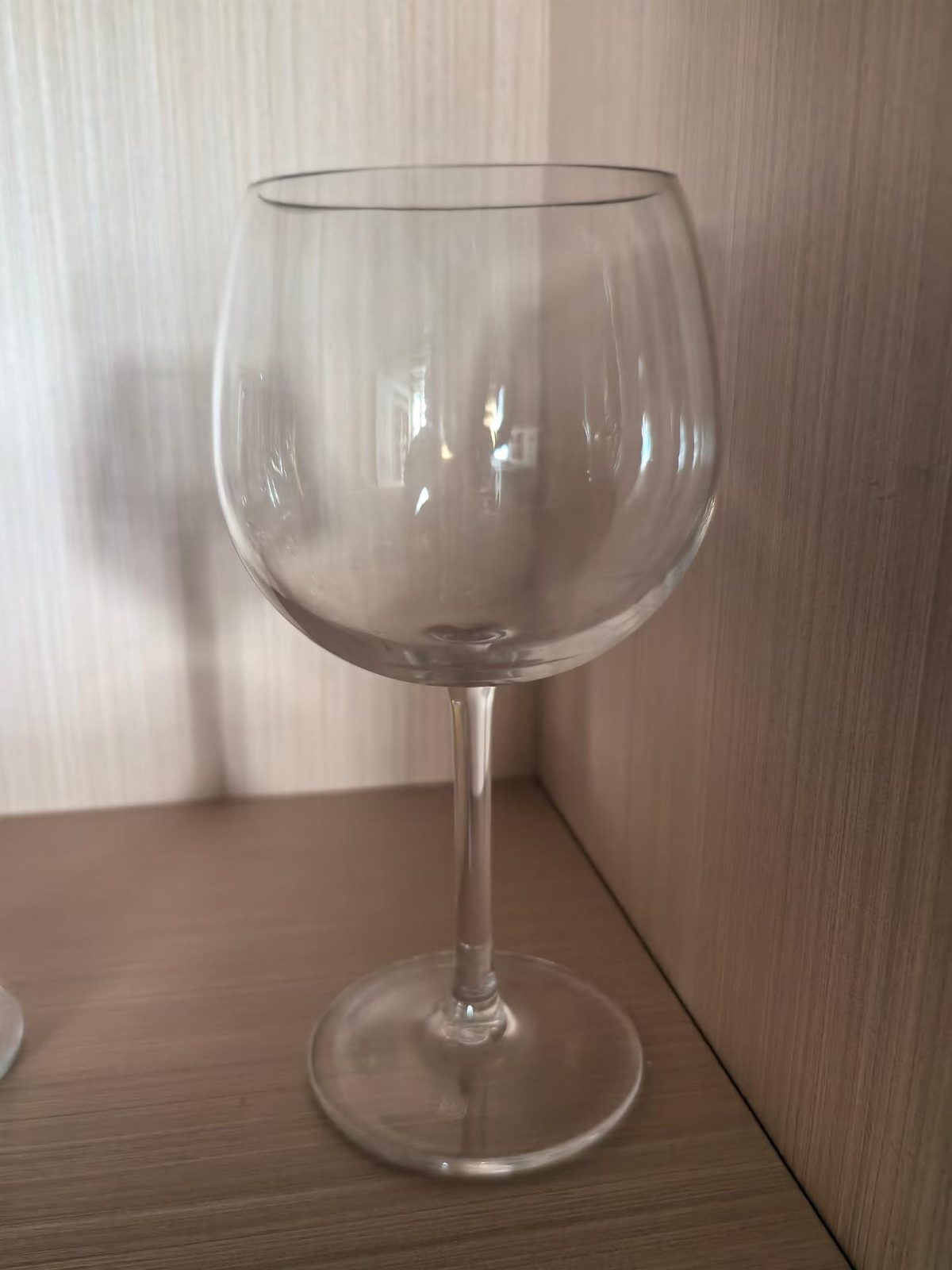 detail‑wide‑bowl‑acrylic‑red‑wine‑goblet1 detail‑wide‑bowl‑acrylic‑red‑wine‑goblet1