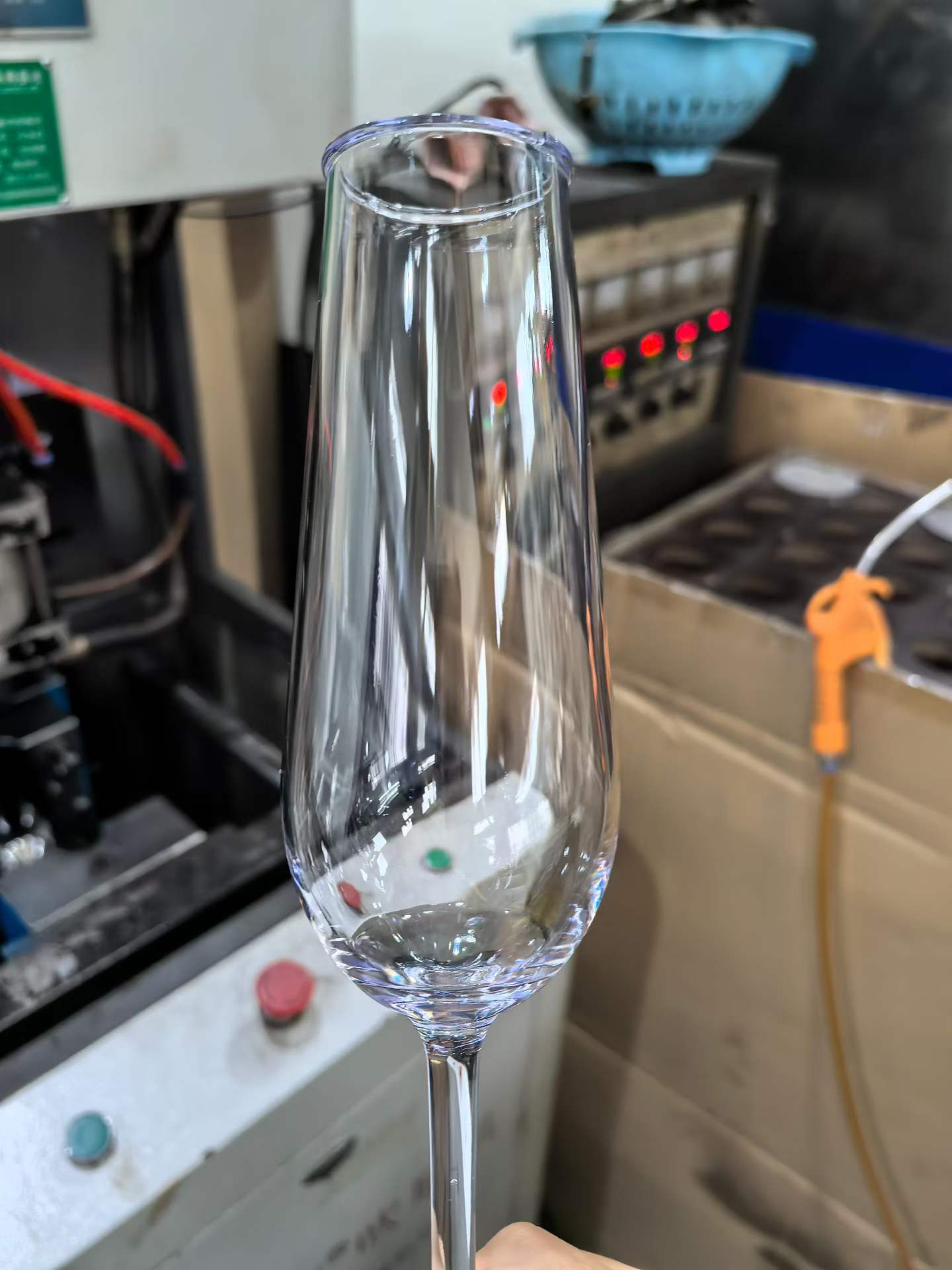 main‑pc‑transparent‑champagne‑flute‑factory‑shot‑1 main‑pc‑transparent‑champagne‑flute‑factory‑shot‑1